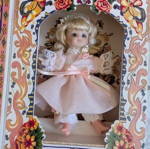 Marie Osmond "Special Wishes" mother's Day greeting card with porcelain doll.